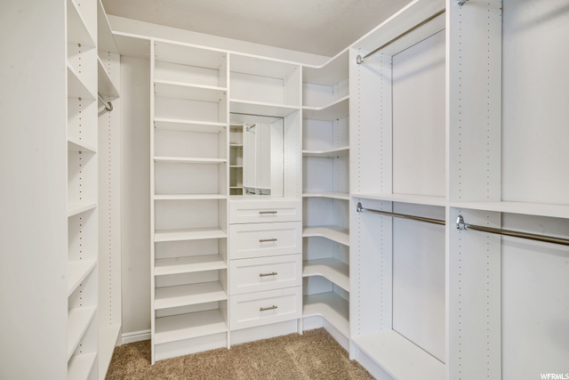 Master closet 1