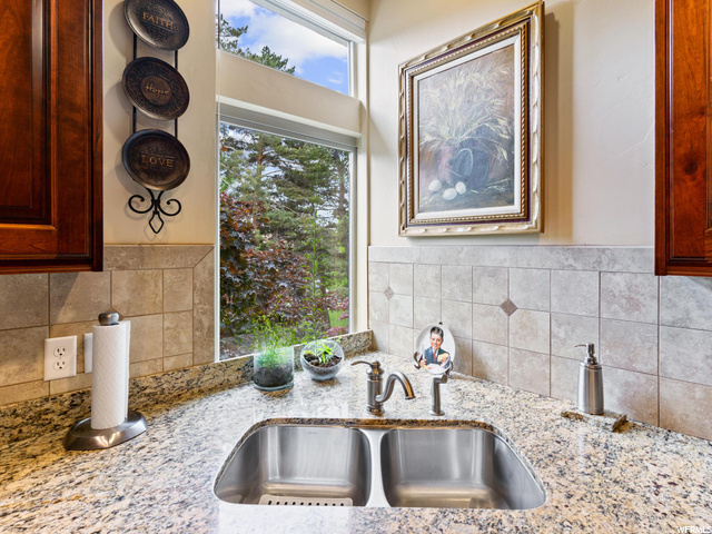 Kitchen 4