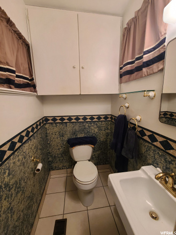 Half Bath in Master