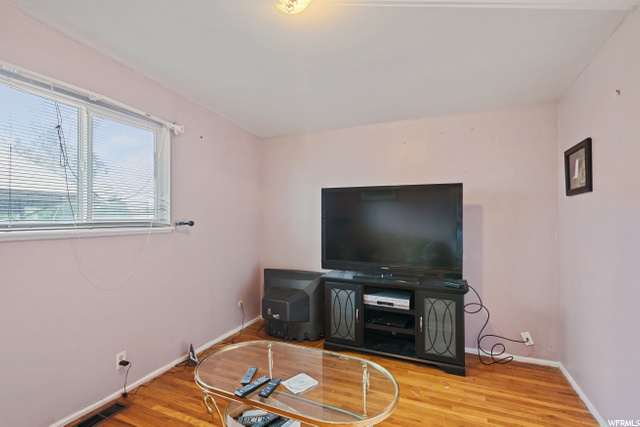 Bedroom 2/TV Room