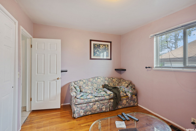 Bedroom 2/ TV Room