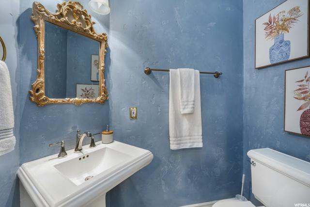 Main Level Powder Bath