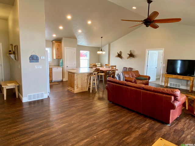 Living/Kitchen