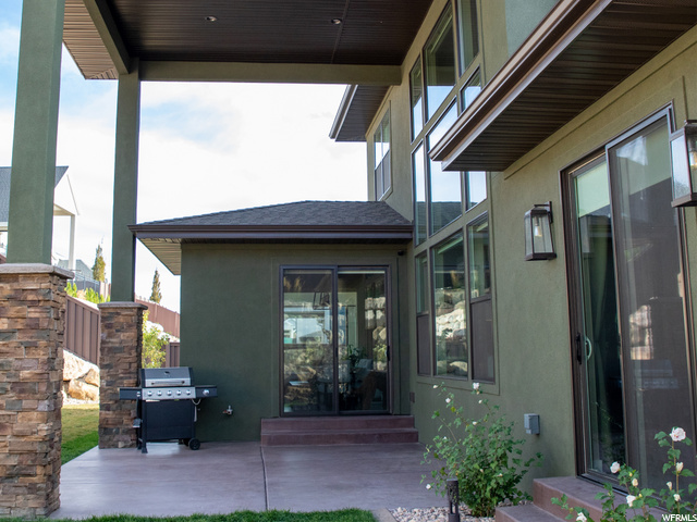 Entrance to covered patio from dining area