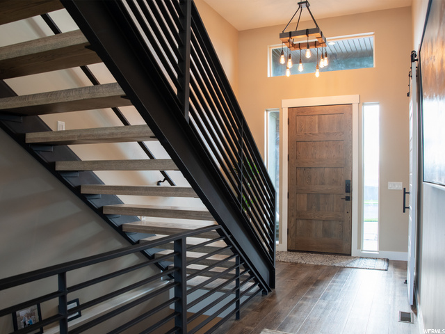 Floating staircase/Entry