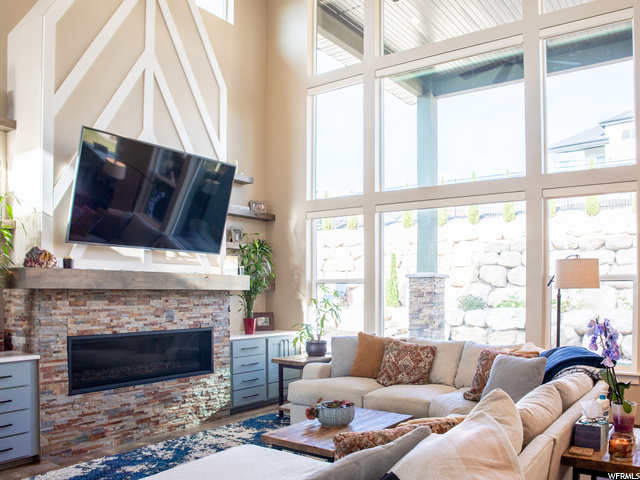 Loads of natural light from these windows