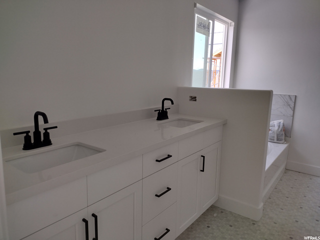 OWNER'S BATH