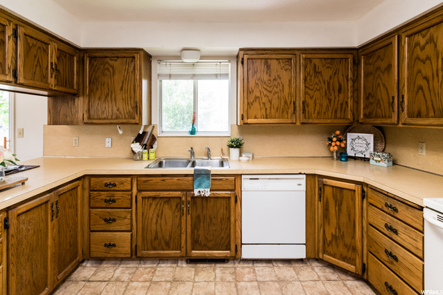 645 E 500 S, River Heights, UT 84321 — photo 9