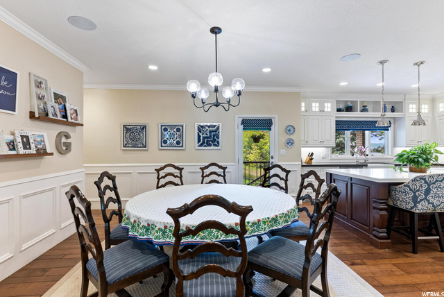 Semi formal dining room