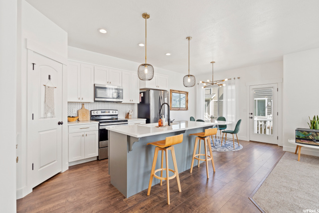 Kitchen & Dining