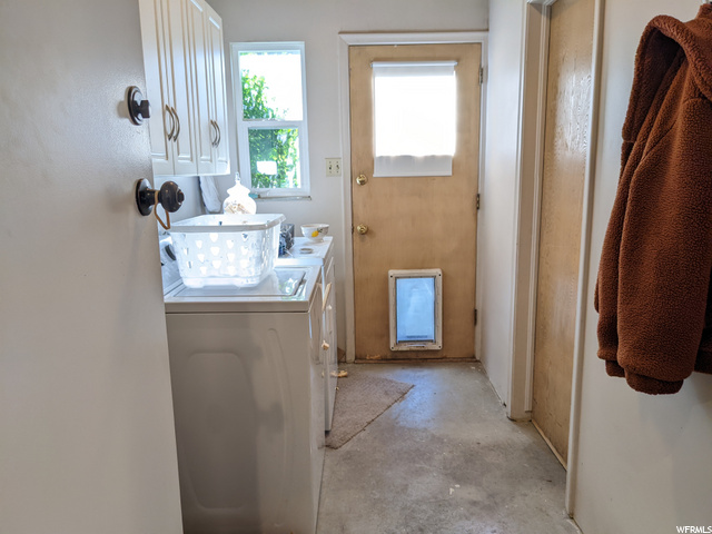 Upstairs laundry off kitchen and garage