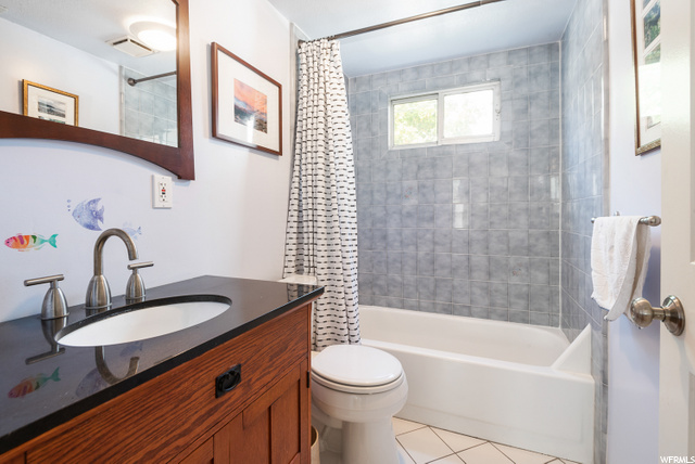 Bathroom Full Main floor