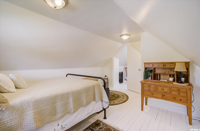 2nd bedroom, upstairs