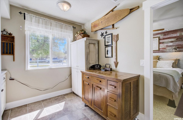 breezeway/laundry