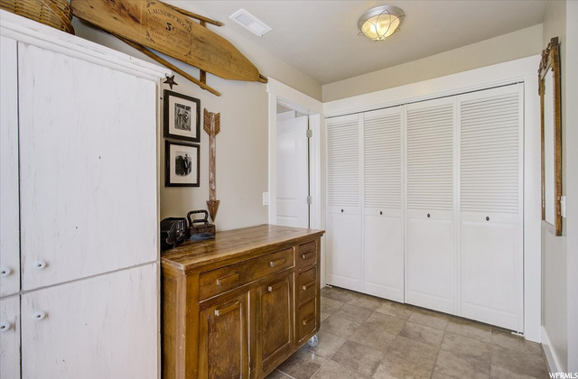 breezeway/laundry