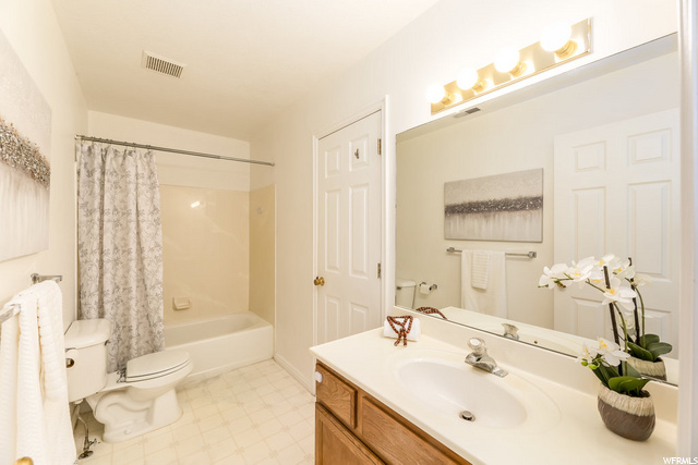Upstairs Full Bath
