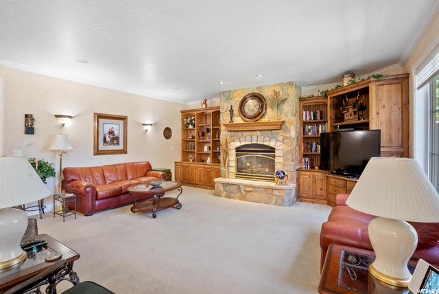 Family room 2