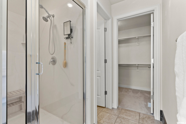 Seperate Shower