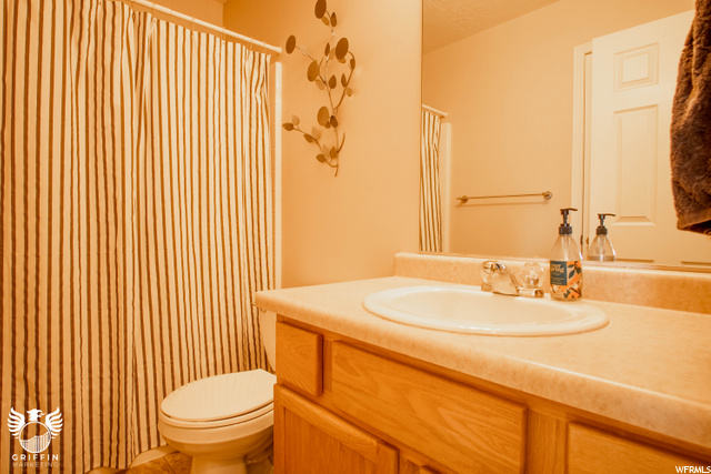 Guest Bathroom Upstairs