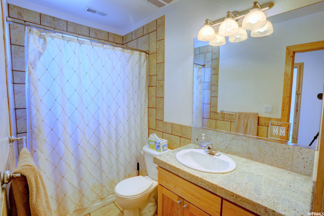 2nd Floor Bathroom