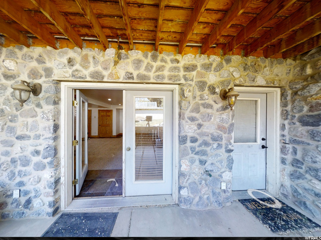 Left Door To Mother in Law Right Door To Accessory