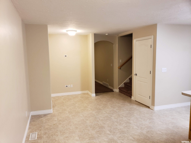 618 E Creekview Dr, Layton, UT 84041 — photo 4