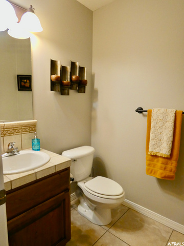 Main Floor Guest Bath