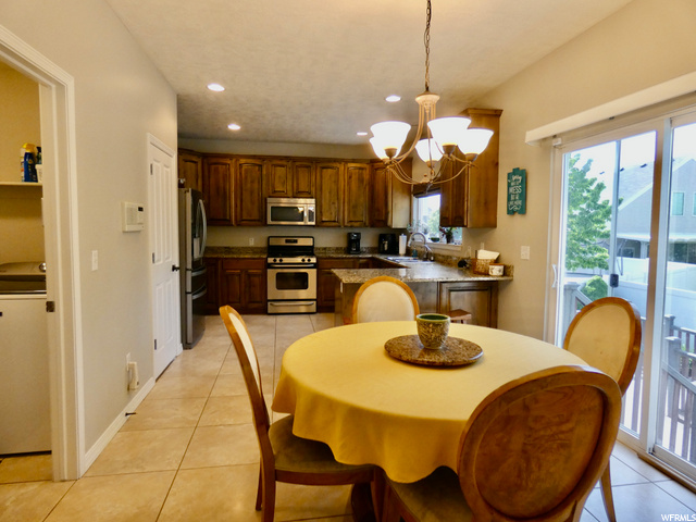 Dining to Kitchen