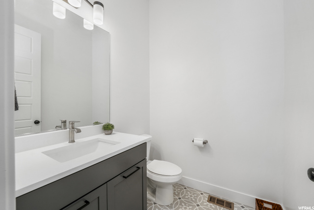 Powder Bath Main Level