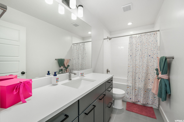Bathroom Upstairs