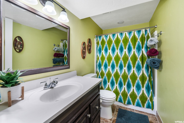 Full bathroom in basement