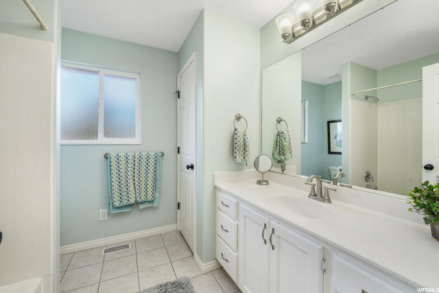 Main floor bathroom
