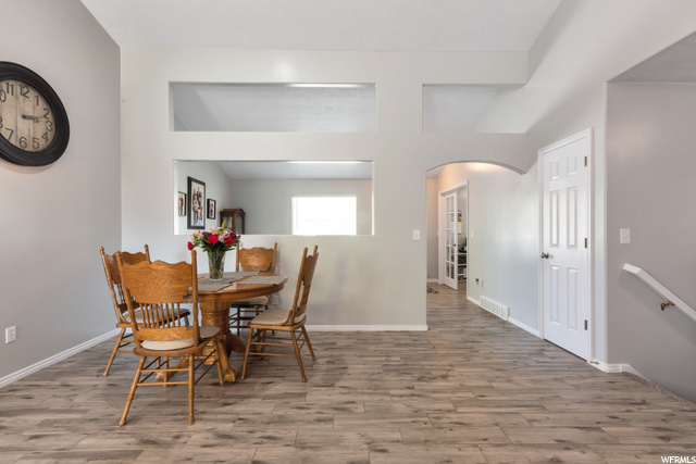 entry/dining area