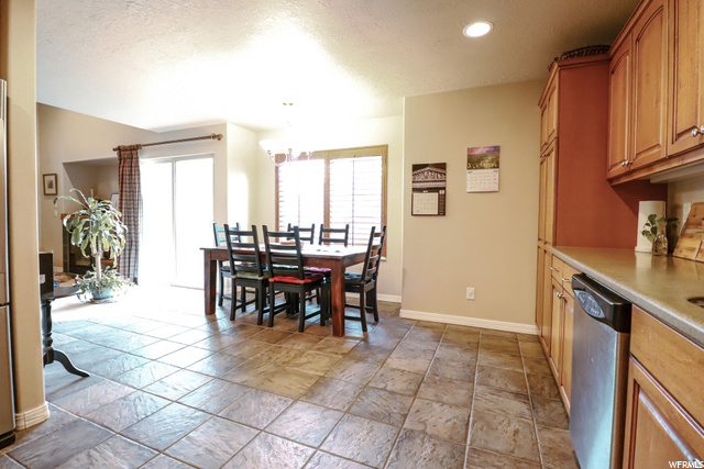 722 E Timbercraft Ln, Midvale, UT 84047 — photo 7