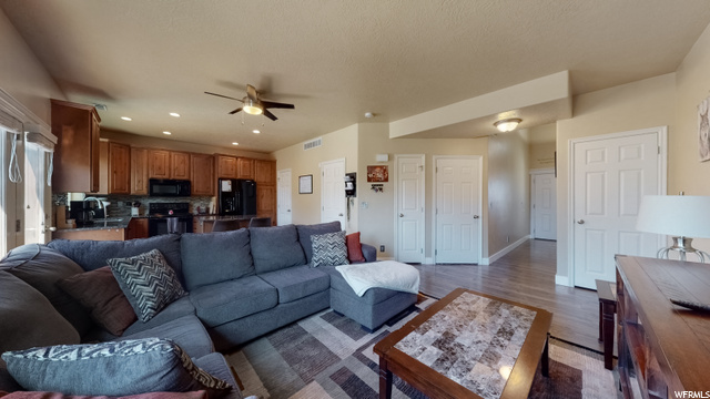 Family room/kitchen facing entry
