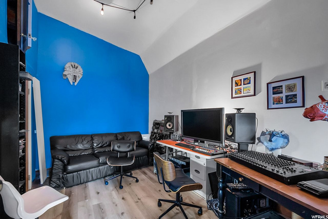 Studio/Workshop in garage