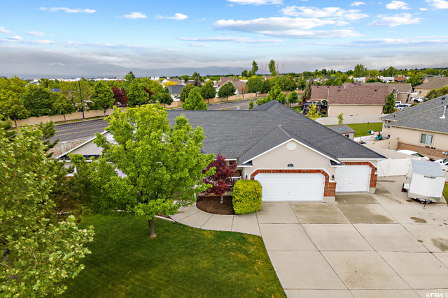 Lots Of Driveway Parking