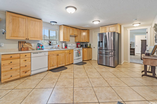 215 E 100 N, Glendale, UT 84729 — photo 2