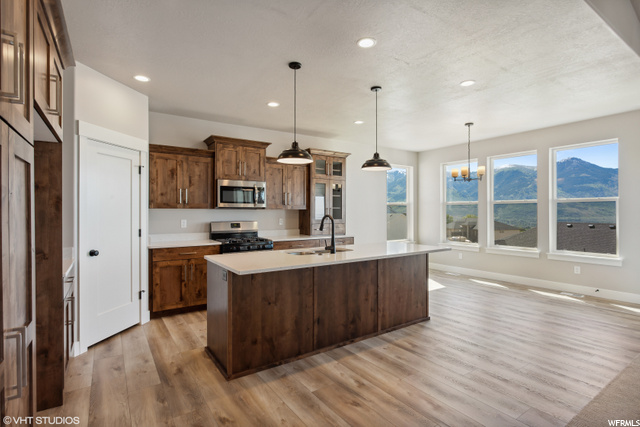 Kitchen / Dining