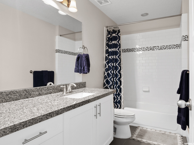 Upstairs Hall Bathroom