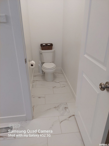 Master bath private water closet
