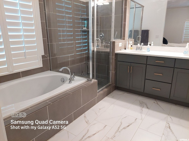 Master bath seperate tub and shower