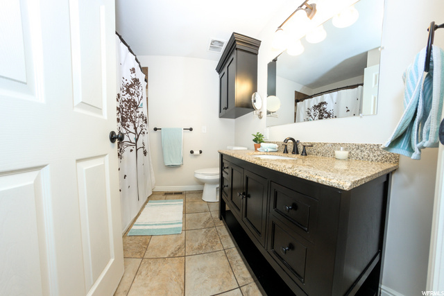 Main Level Bathroom - Hall
