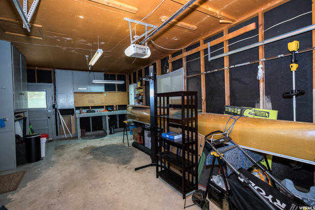 Garage/ Workbench & Storage