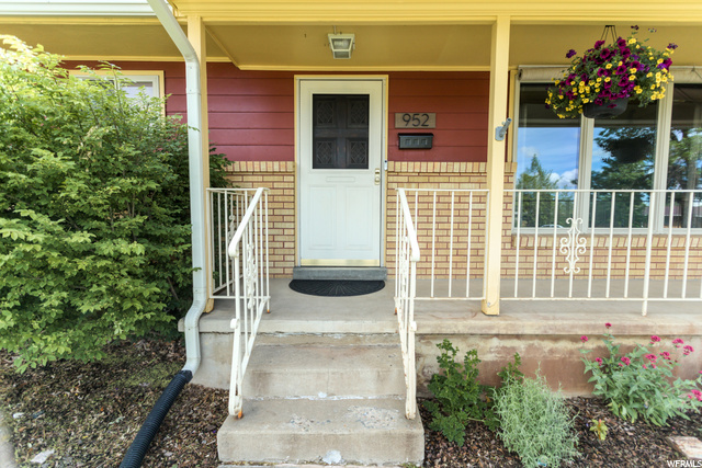 952 Simoron Dr, Ogden, UT 84404 — photo 2