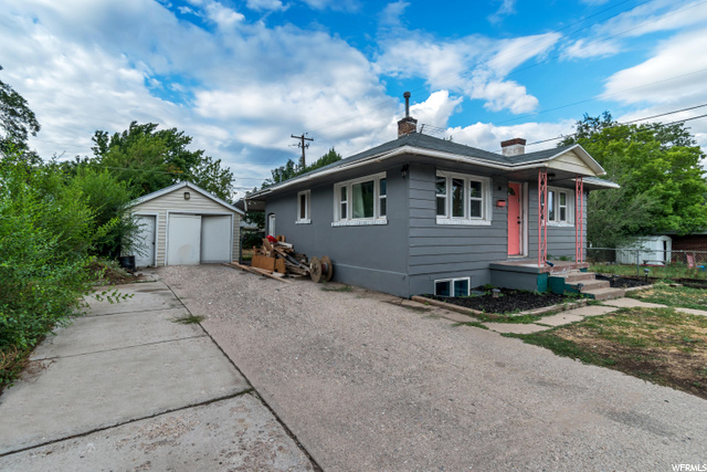 Garage with workbench & plenty of driveway parking