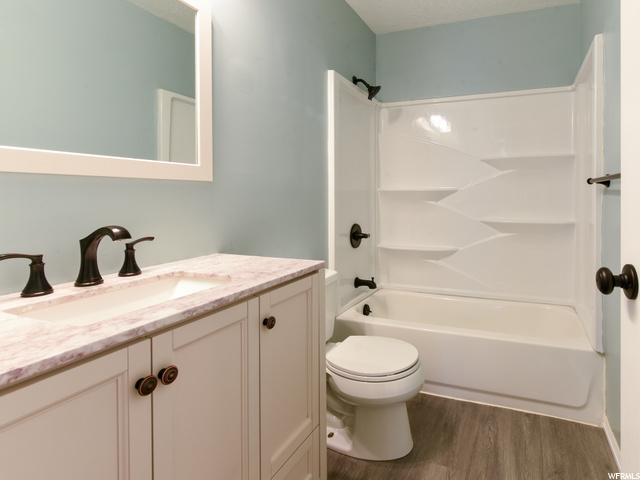 Upstairs Main Bath