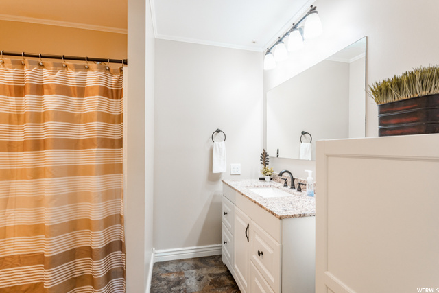 Main floor full bath
