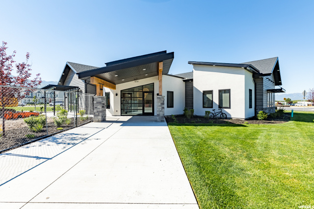 CLUBHOUSE