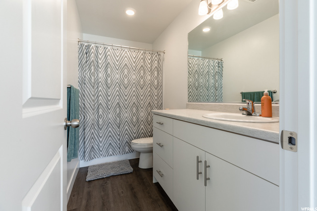 Main bathroom